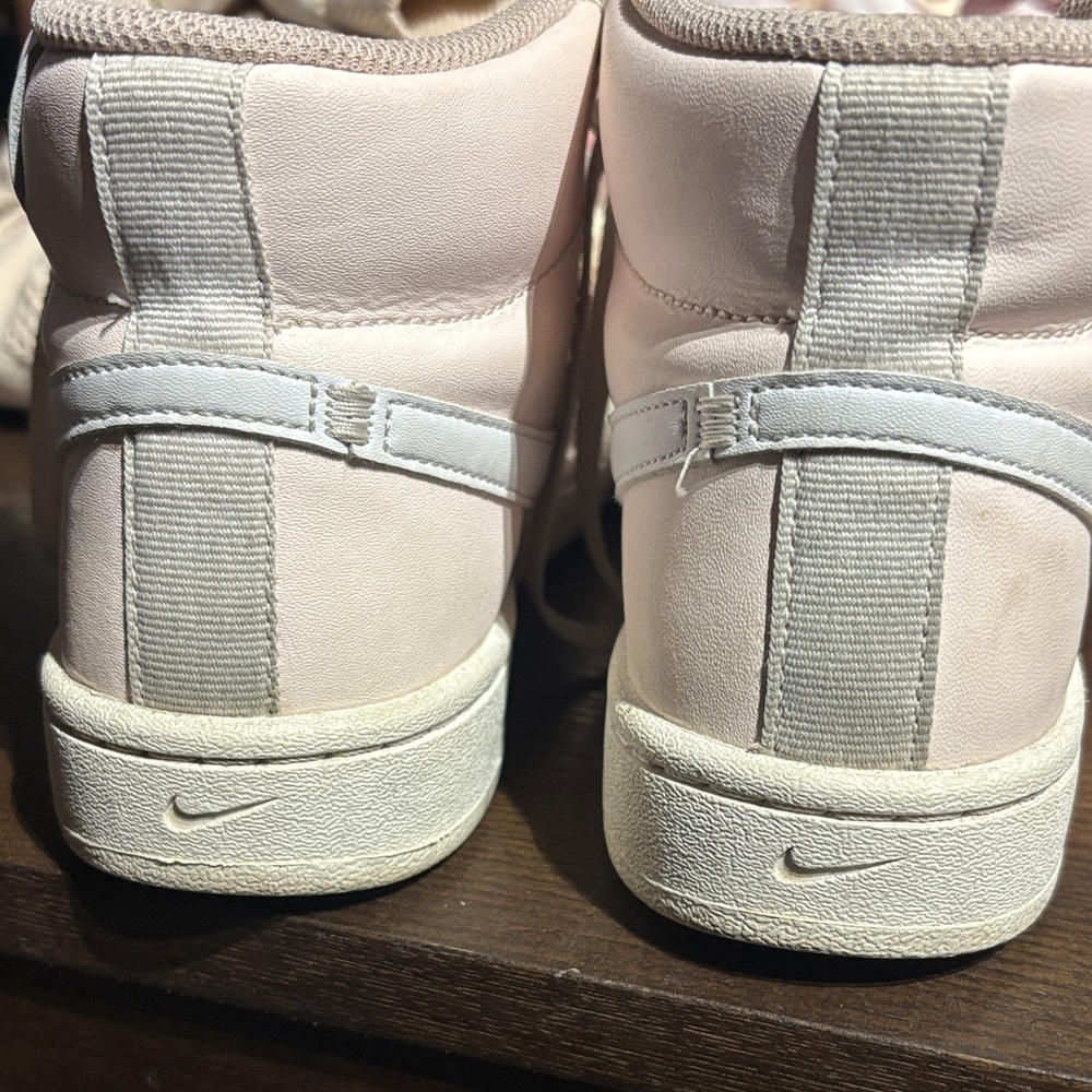 Nike Light Pink Women’s 6